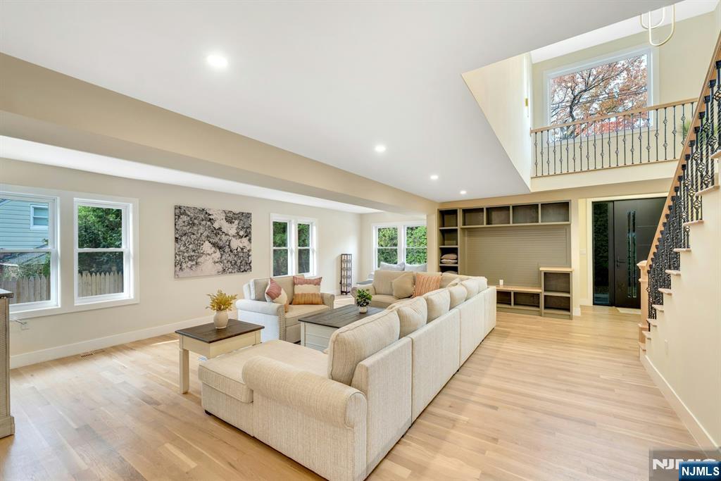 302 W Clinton Avenue