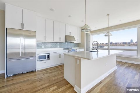 Photo of 15 Somerset Ln #520, Edgewater, NJ 07020 (MLS # 26010785)