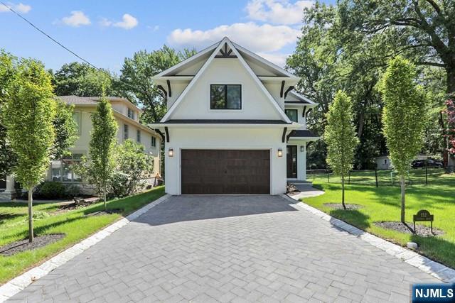152 Columbus Drive, Tenafly, New Jersey - 5 Bedrooms  
5 Bathrooms  
14 Rooms - 
