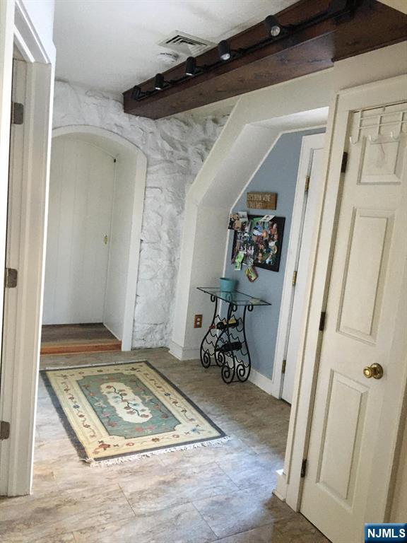 4 Woodbine Lane