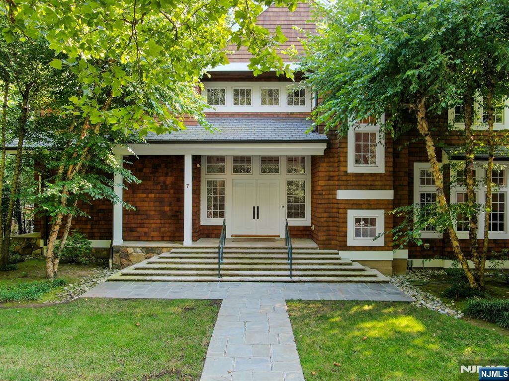 7 Charney Place