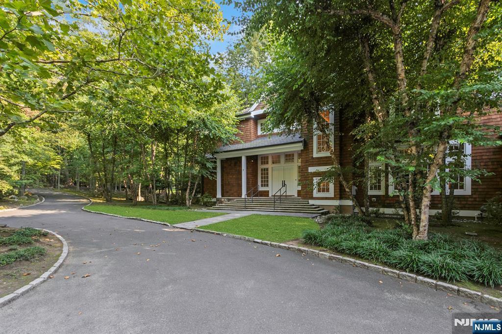 7 Charney Place
