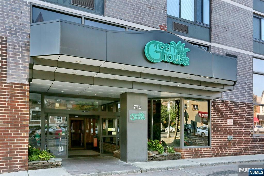 770 Anderson Avenue 18K