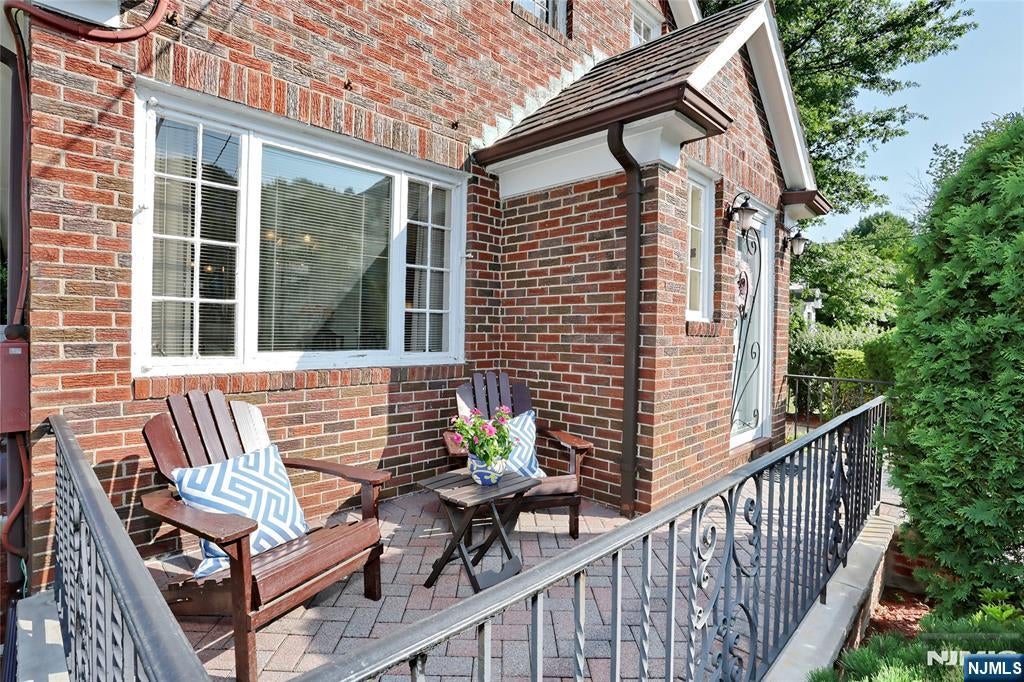 10 Glenwood Avenue