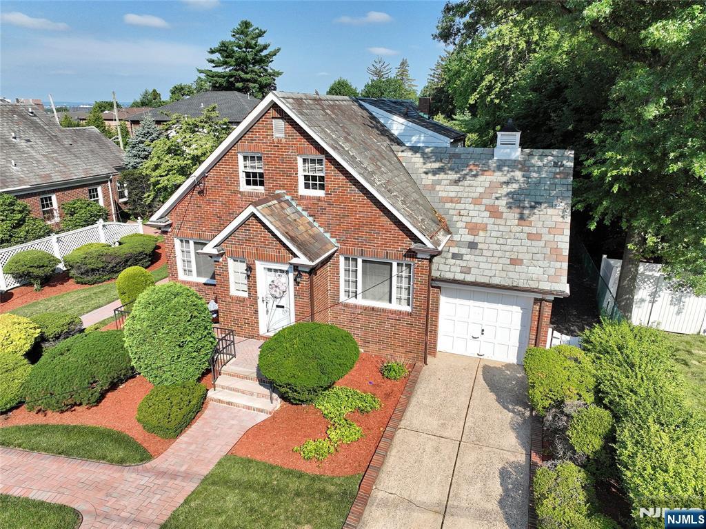 10 Glenwood Avenue