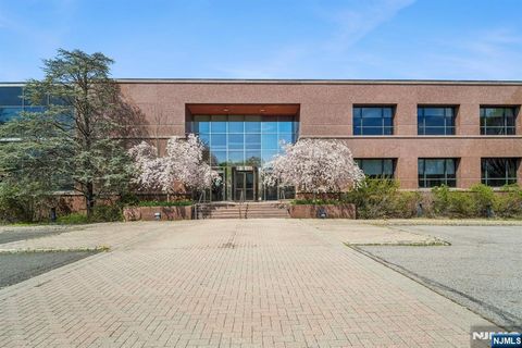 Photo of 1000 Sylvan Avenue, Englewood Cliffs, NJ 07632 (MLS # 26011316)