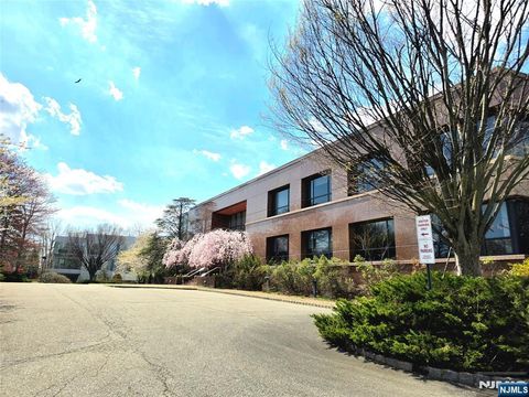 1000 Sylvan Avenue Englewood Cliffs NJ 07632