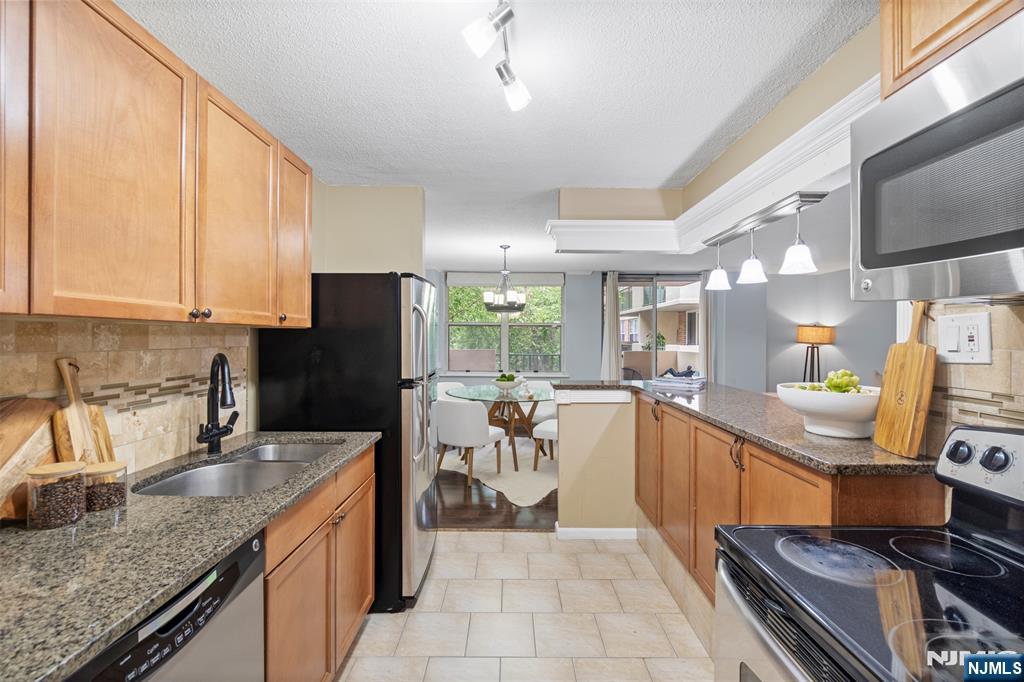 100 Grand Cove Way 3F