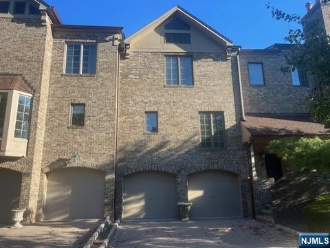 Photo of 7 Windsor Ct #7, Saddle River, NJ 07458 (MLS # 25033922)