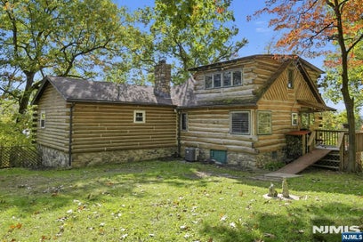 16 Glendale Road West Milford NJ 07421
