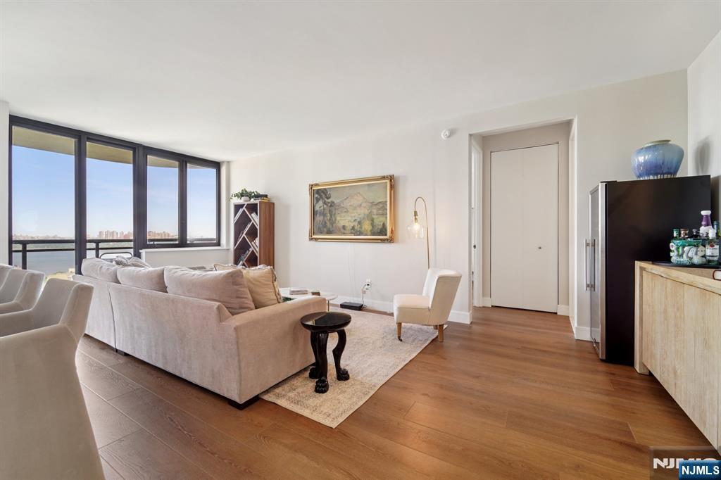 100 Carlyle Drive 9L-N