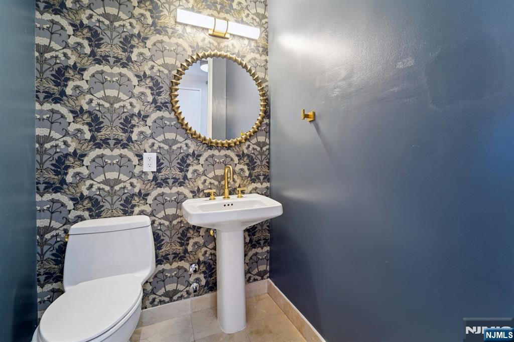 100 Carlyle Drive 9L-N