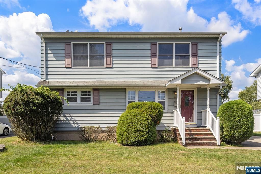 Photo of 86 Dowling Parkway, Woodland Park, NJ 07424 (MLS # 25035716)