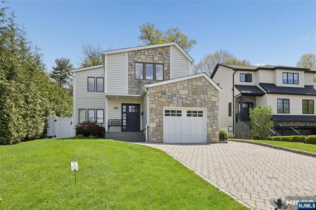 Photo of 160 Magnolia Avenue, Tenafly, NJ 07670 (MLS # 26012069)