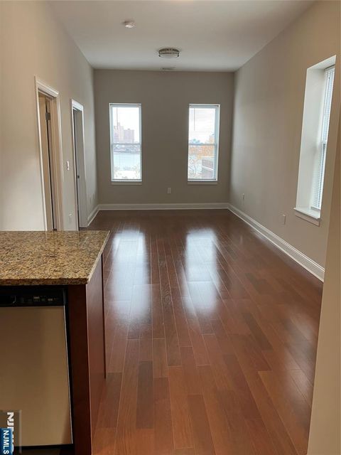 Photo of 373 Undercliff Ave #8, Edgewater, NJ 07020 (MLS # 25040793)