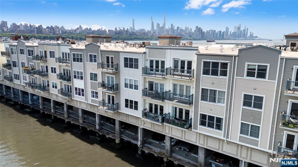 250 The Promenade