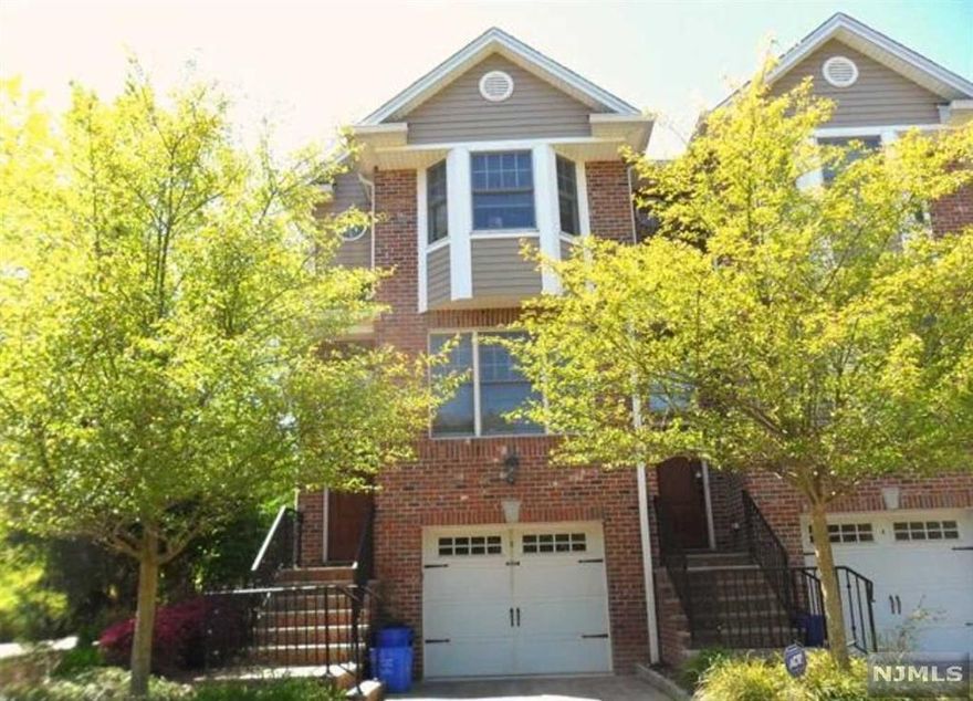 GREAT TOWN CLOSE TO NYC, GREAT SCHOOLS. 3 BR, 3.1 BATH, END UNIT, APPROX. 2500 SQ.FT.QUALITY FINISHES AND UPGRADES INCLUDE OAK HARDWOOD FLOORS, GRANITE AND MARBLE BATHS, GAS FPLC., CROWN MOLDINGS AND WOODWORK, CUSTOM LAMINATE CLOSETS. THE KITCHEN IS COMPLETE W/ CHERRY LAMINATE CABINETS, SS GE PROFILE APPLIANCES, GRANITE COUNTER TOPS AND SLDG DOOR TO DECK. 2ND FLOOR BEDROOMS FEATURE TRAY CEILINGS AND MARBLE MBTH W/ WHIRLPOOL TUB.