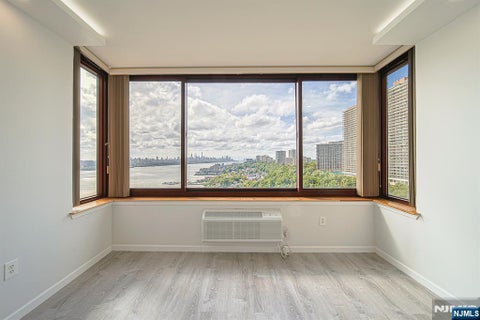 Photo of 100 Old Palisade Rd #2209, Fort Lee, NJ 07024 (MLS # 26036058)