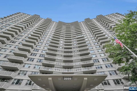 Photo of 2000 Linwood Avenue #23E, Fort Lee, NJ 07024 (MLS # 26024503)