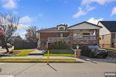 Photo of 202 Knox Ave #1, Cliffside Park, NJ 07010 (MLS # 25041457)