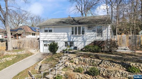 50 Knolls Road Bloomingdale NJ 07403