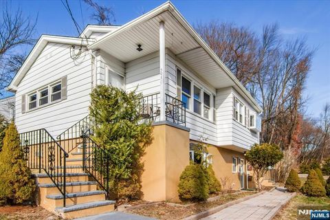 Photo of 301 Riverview Rd, Pompton Lakes, NJ 07442 (MLS # 25039100)