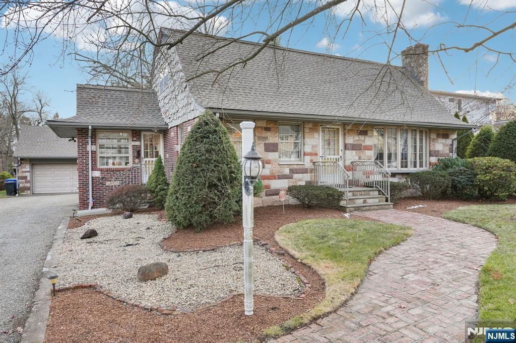 Photo of 170 Hickory Avenue, Tenafly, NJ 07670 (MLS # 25042847)