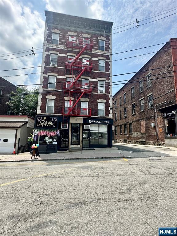 10 Hilliard Avenue