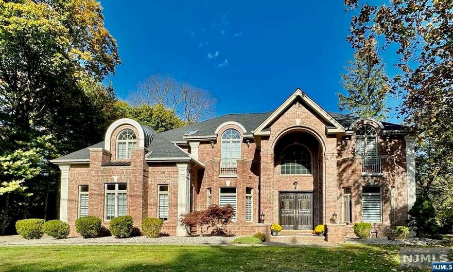 MEET THIS STUNNING CUSTOM-BUILT, ALL-BRICK COLONIAL HOME ON CLOSTER'S EAST HILL. THIS 5BR 4.5 BATH HOME WAS BUILT IN 2005(RENOVATED 2019), FEATURING BRIGHT RMS, HIGH CEILINGS, SPECIAL MOLDINGS AND NUMEROUS HIGH-END FINISHES. SPACIOUS GOURMET EAT-IN KITCHEN W/ISLAND, AND BREAKFAST AREA HAS SLIDING DOOR(FRENCH DOOR FROM FAMILY RM) TO PATIO AND OPEN TO THE FAMILY ROOM W/FIREPLACE. 2FL HAS PRIMARY SUITE W/TWO WALK-IN CLOSETS W/BALCONY,3 BRIGHT BR AND LAUNDRY. PROPERTY IS ONLY A FEW BLOCKS AWAY FROM HILLSIDE ELEMANTARY SCHOOL, WHOLE FOODS, STARBUCKS AND OTHER POPULAR AMENITIES. NEW ROOF 9/2023