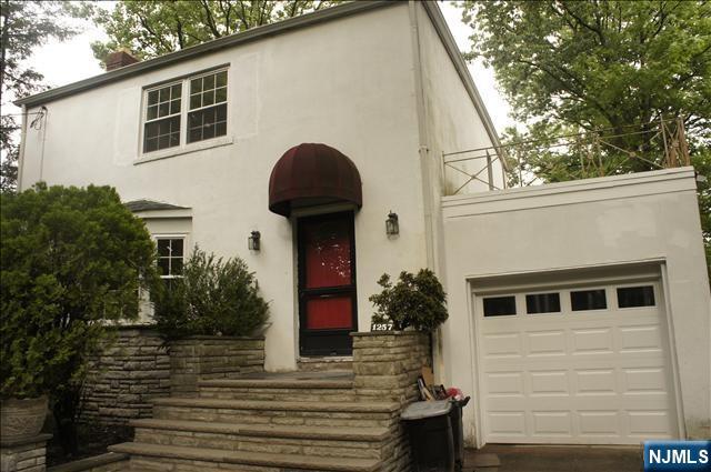 1257 Briar Way