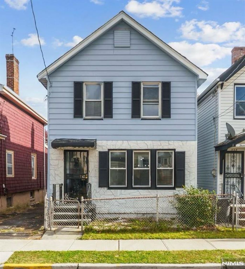 Photo of 326 Ogden Street, Orange, NJ 07050 (MLS # 25041093)