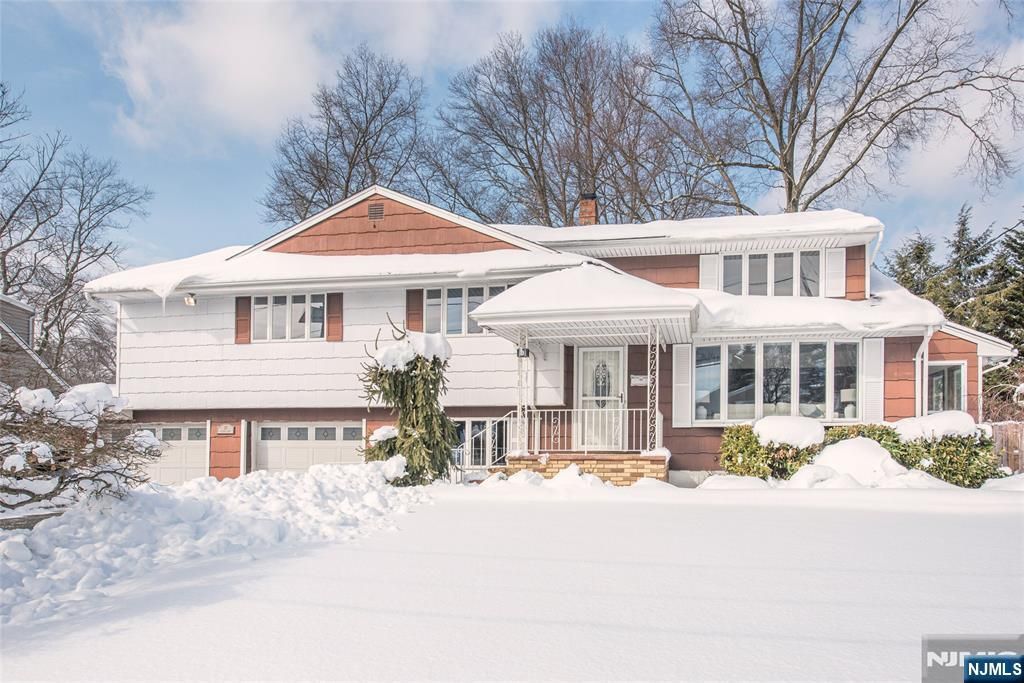 Photo of 27 Balston Drive, Verona, NJ 07044 (MLS # 25042979)