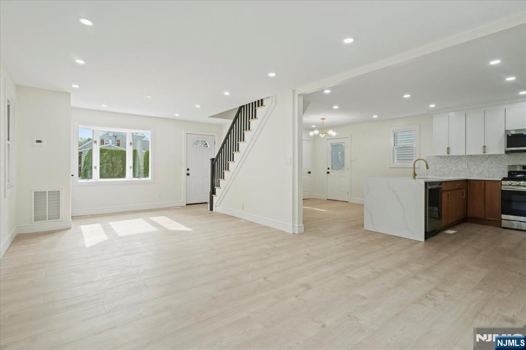 48 Hickory Street