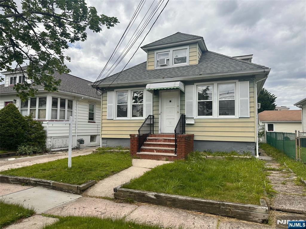 Rental Property at 731 Henderson Blvd 1, Fair Lawn, New Jersey - Bedrooms: 2 
Bathrooms: 2 
Rooms: 7  - $2,900 MO.