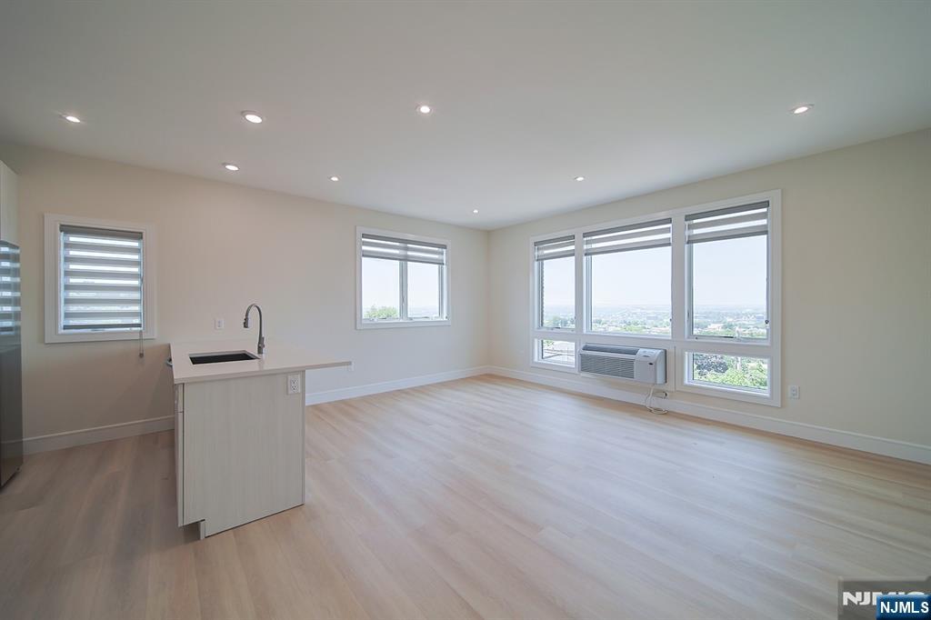 401 E Central Boulevard 4C