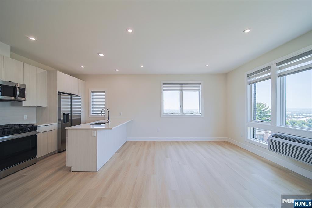 401 E Central Boulevard 4C