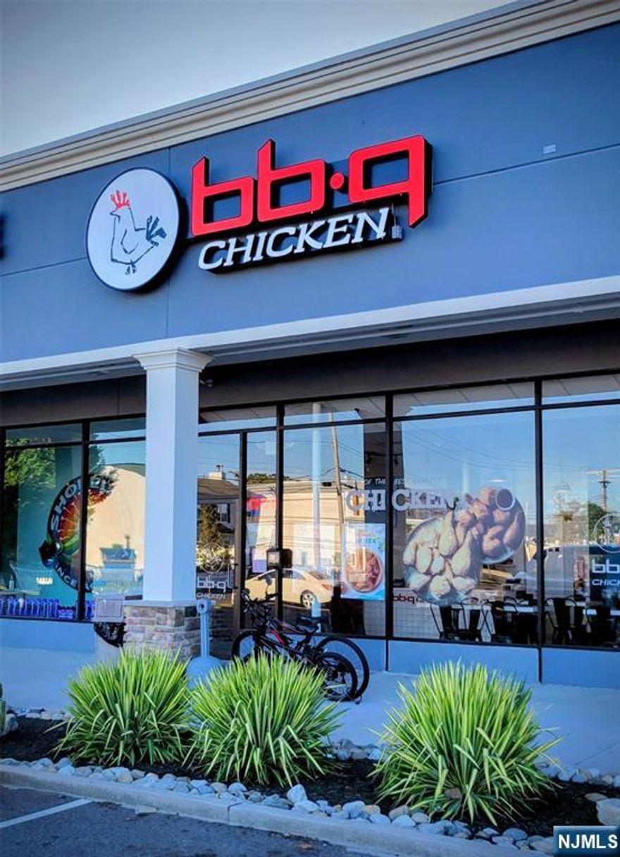 Rapidly Growing Korean Fried Chicken Franchise â€“ bb.q Chicken Located in a shopping center surrounded by residential neighborhoods, this franchise offers strong profitability with low rent. It is a stable business with simple operations, making it ideal for buyers seeking consistent income and ease of management. Highly recommended for those who want a reliable business, even without prior experience.