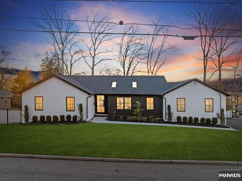 580 Nordhoff Drive Leonia NJ 07605