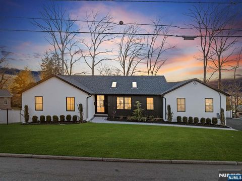 580 Nordhoff Drive Leonia NJ 07605