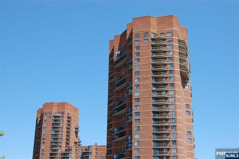414 Harmon Cove Tower Secaucus NJ 07094