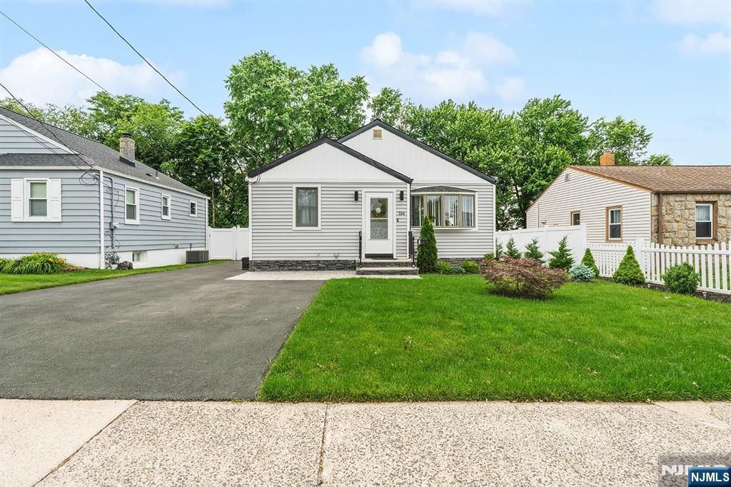 Photo of 316 Boulevard S, Saddle Brook, NJ 07663 (MLS # 26021012)