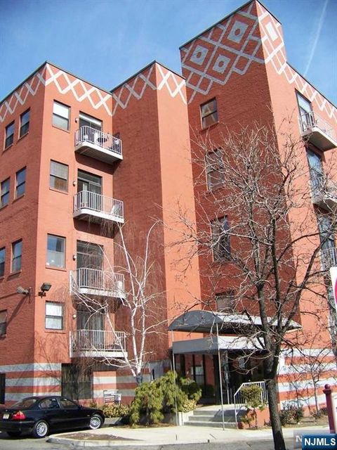 Photo of 840 River Rd #404, Edgewater, NJ 07020 (MLS # 25035358)