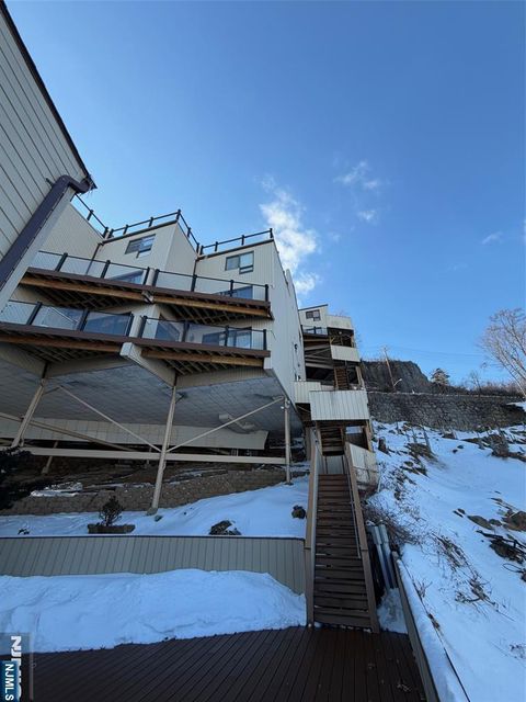 101 State Rt 5 206 Edgewater NJ 07020