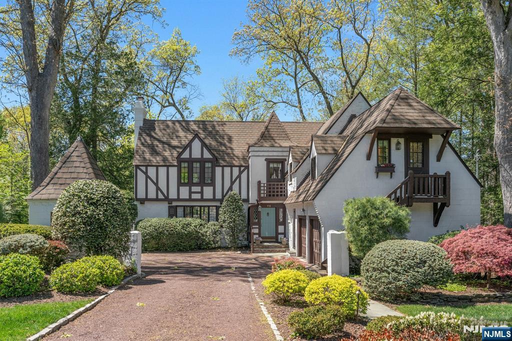 Property for Sale at 732 Parsons Road, Ridgewood, New Jersey - Bedrooms: 4 
Bathrooms: 5 
Rooms: 9  - $1,595,000