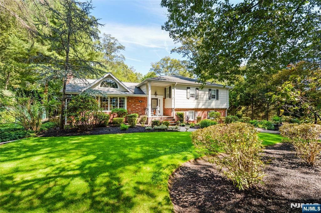 Photo of 529 Covington Place, Wyckoff, NJ 07481 (MLS # 25032927)
