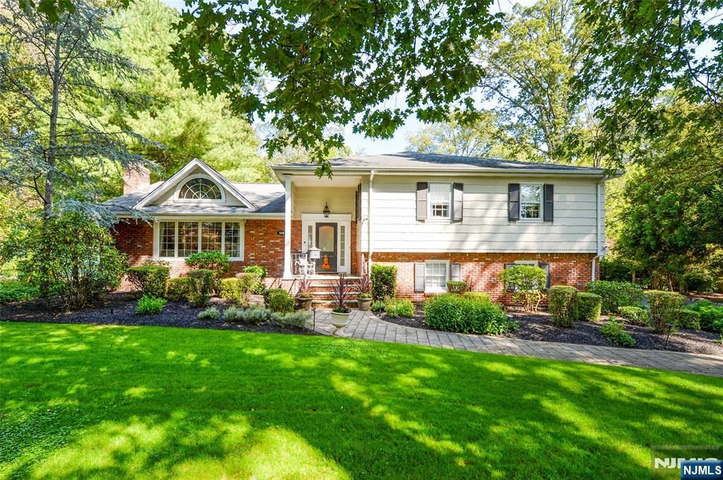 Photo of 529 Covington Place, Wyckoff, NJ 07481 (MLS # 25032927)