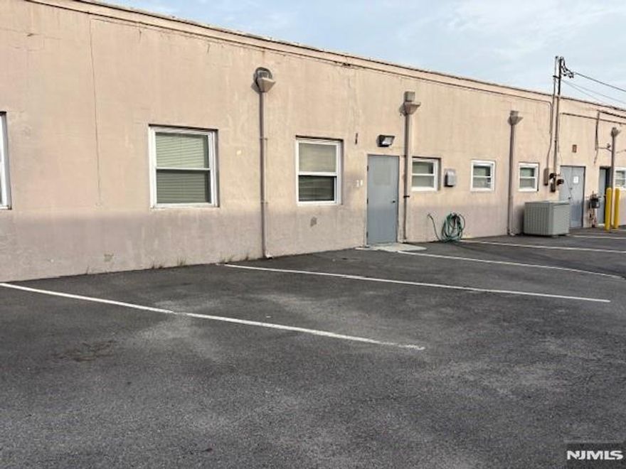 LARGE VEHICLE PARKING...SPACIOUS 1ST FLOOR WAREHOUSE, EASY ACCESS FOR LOADING AND UNLOADING . PERFCT FOR , CONTRACTOR/CARPENTER, WAREHOUSE/DISTRIBUTION, MUSIC STUDIO - ZONING APPROVAL REQUIRED BY TOWN. 700 CREDIT SCORE /INCOME VERIFICATION TO RENT. FULL BATHROOM/W/ SHOWER. NO FOOD, NO CBD, NO SMOKE SHOP. PERFECT FOR MANUFACTURING/DISTRIBUTION. READY TO GO! FRESHLY PAINTED! MOVE RIGHT IN TODAY!