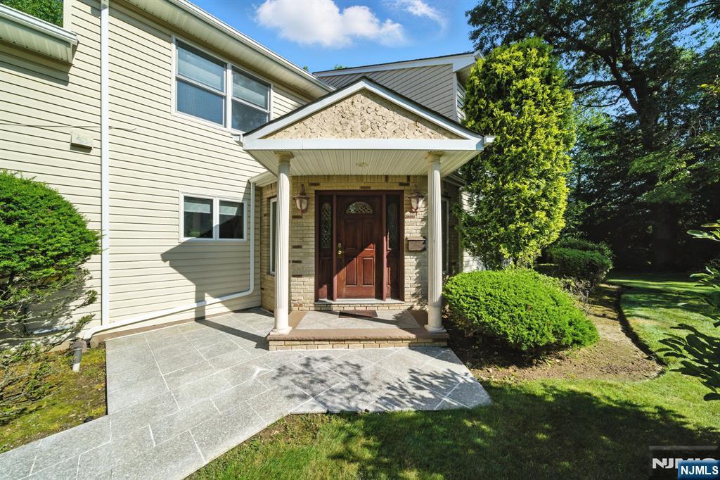 7 Stony Ridge Drive
