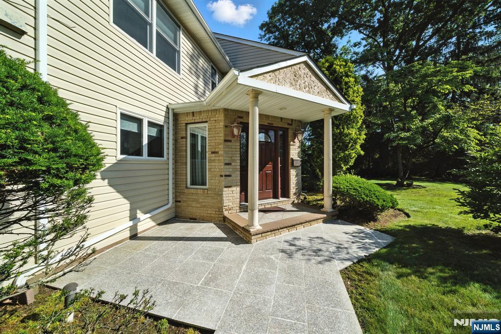 7 Stony Ridge Drive