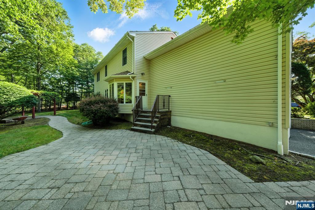7 Stony Ridge Drive